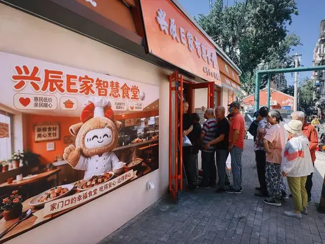 北京一社区智慧食堂机器人掌勺